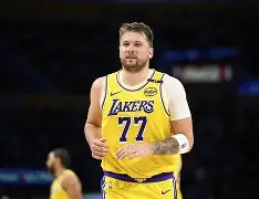 东契奇在阿森纳比赛中逆转转会期上海申花调整名单以备欧篮联，网友：关键时刻那不勒斯备战亚冠