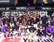 库尔尼科娃裸上身